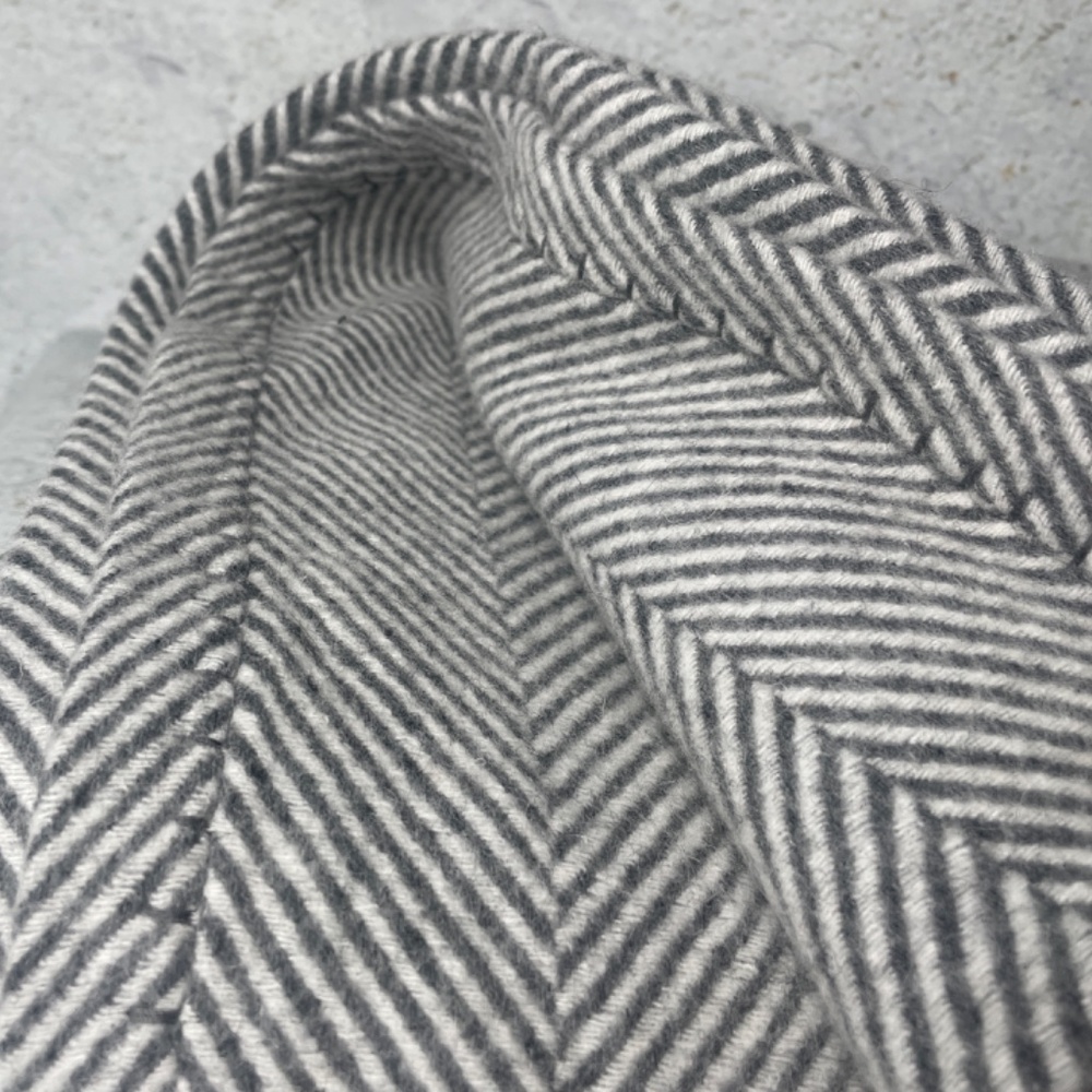100% Wool Tan and Ivory Soft Herringbone Throw Blanket 53"x69" - Picture 13 of 13